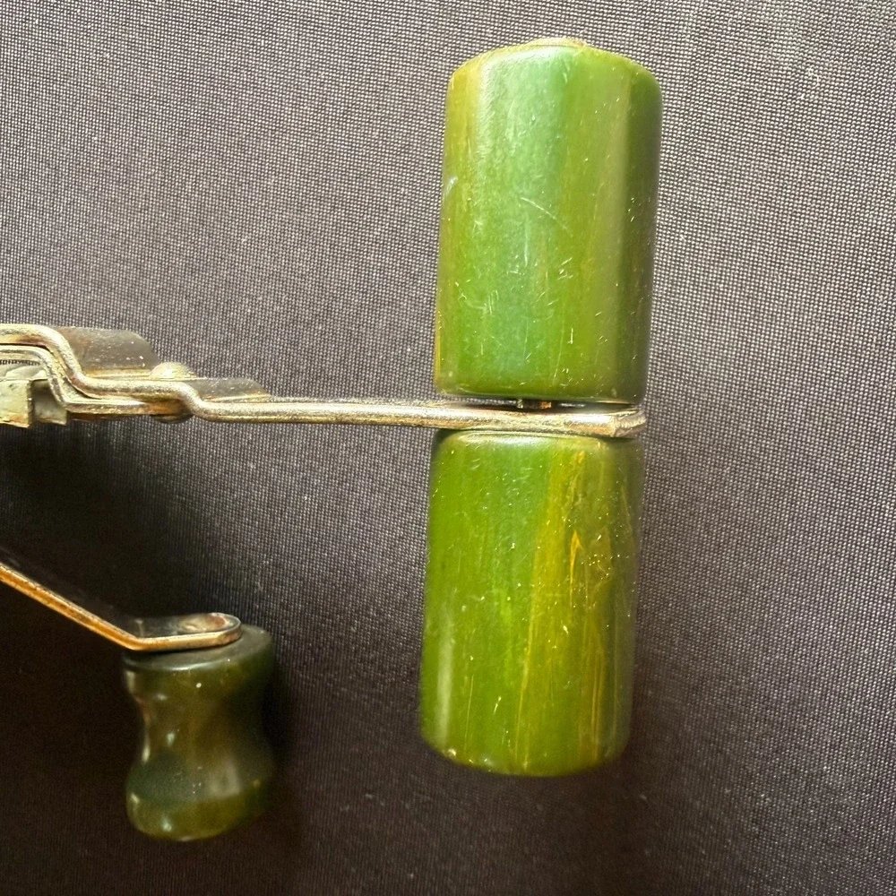 Vintage LADD Universal Hand Crank Egg Beater‎ Green Handle USA Manual Mixer